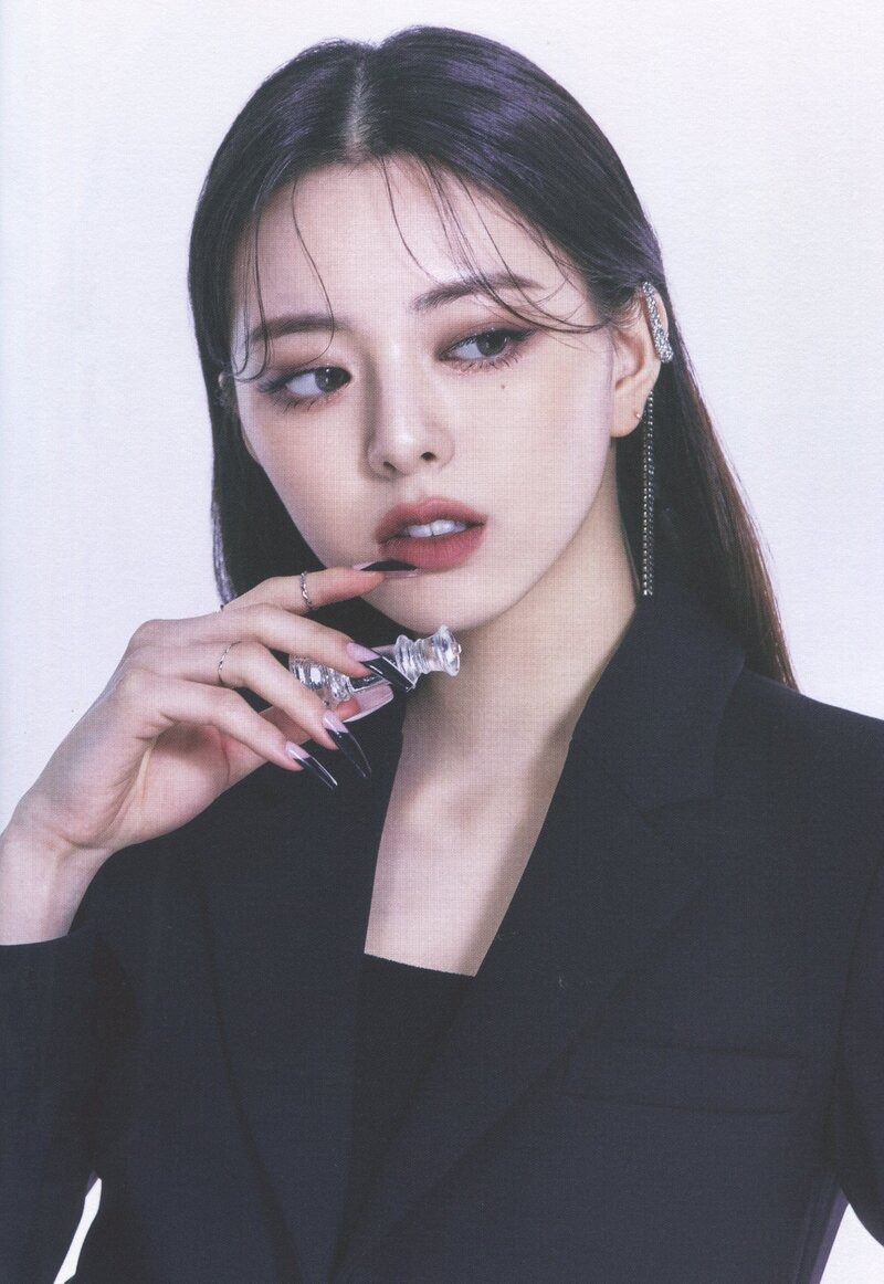 ITZY 'CHECKMATE' Album Scans (Yuna ver.) | kpopping