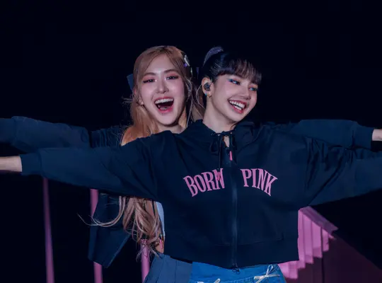 230408 BLACKPINK Lisa & Rosé - 'BORN PINK' Concert in Tokyo 