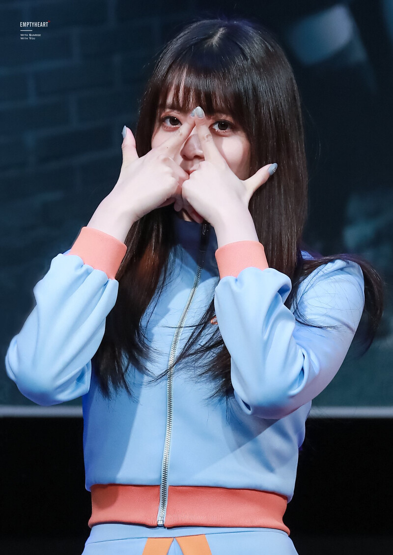 180318 Weki Meki Suyeon at Mapo 'Lucky.' Fansign documents 1