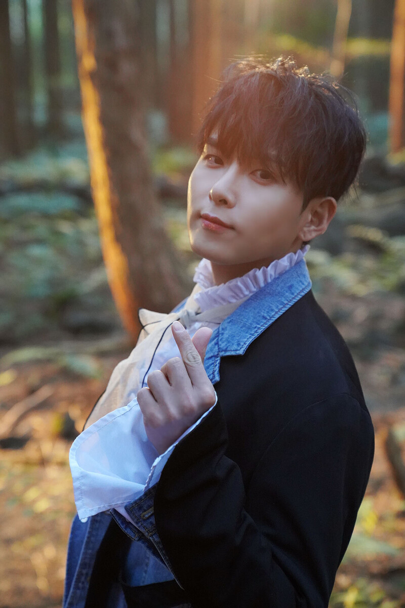 220422 SMTOWN Naver Update - Ryeowook 'Bluebird' MV Behind documents 3