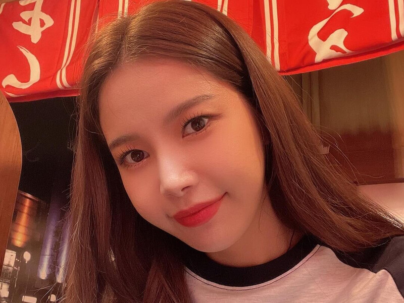 221125 MAMAMOO Solar Instagram Update documents 4