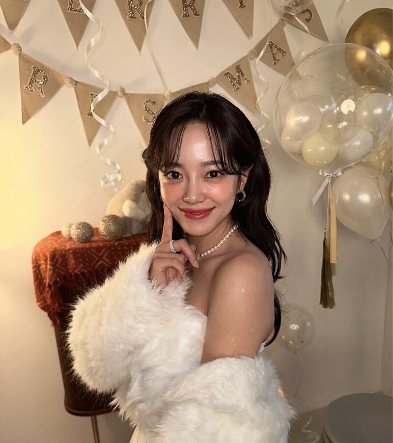 221206 Kim Sejeong Instagram Update documents 7