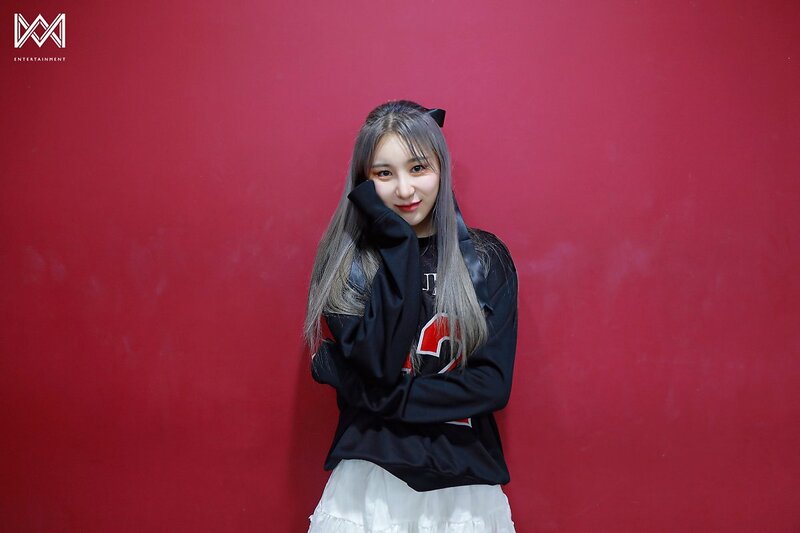 231102 WM Naver - Lee Chae Yeon 'LET'S DANCE' Promotional Activities Behind documents 27