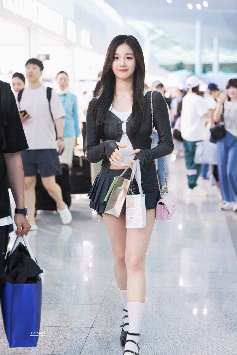 240626 BABYMONSTER Pharita at Incheon International Airport documents 7