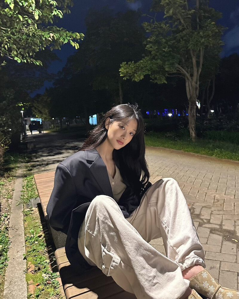 241003 fromis_9 Seoyeon Instagram Update documents 4