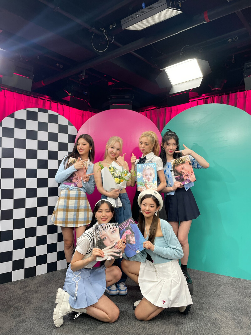 220627 ITZY Twitter Update with TWICE Nayeon documents 2