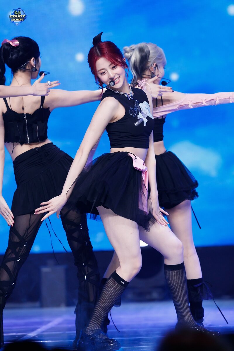 240222 LE SSERAFIM Yunjin - 'EASY' and 'Swan Song' at M Countdown documents 14