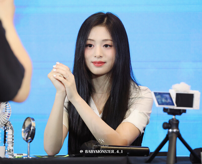 240413 AHYEON AT FANSIGN EVENT documents 8