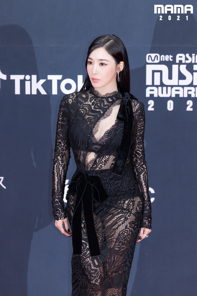 211217 Mnet Twitter Update - Tiffany Young - 2021 MAMA Red Carpet Behind documents 4