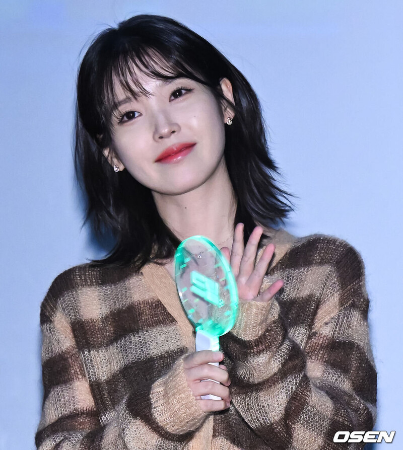 230430 IU 'Dream' Stage Greetings documents 4