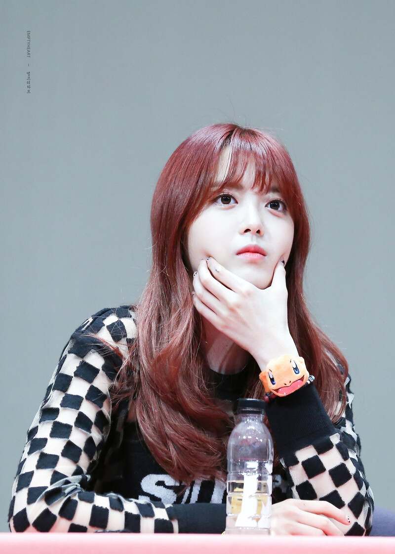 170916 Weki Meki Suyeon at 'WEME' Ilsan fansign documents 8