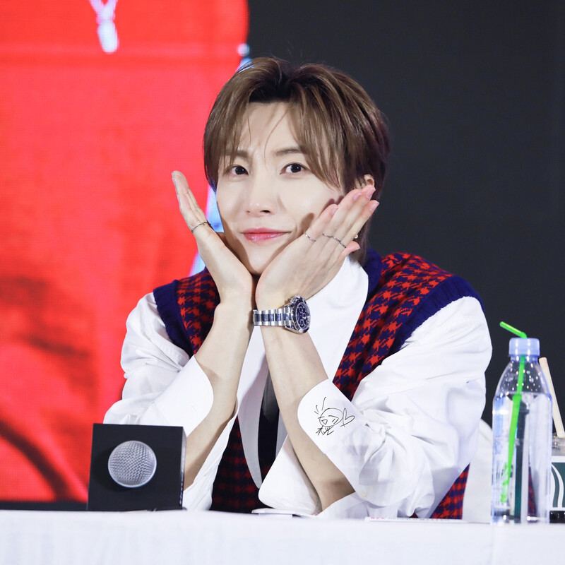 200105 Super Junior Leeteuk at 'Timeslip' Chengdu Fansign documents 4