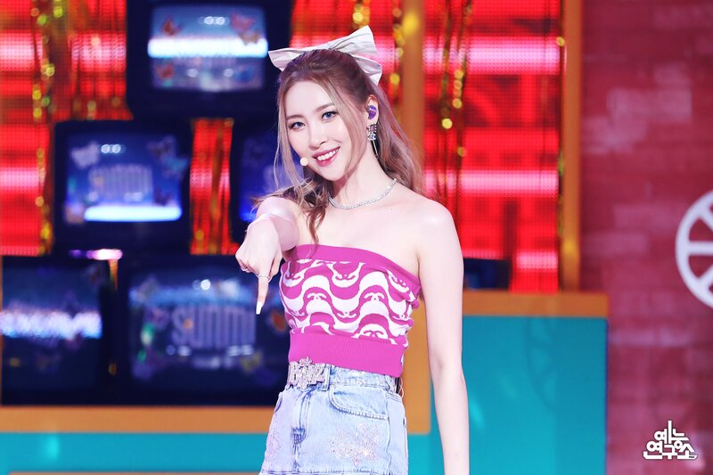 210814 Sunmi - 'You can't sit with us' at Music Core documents 2