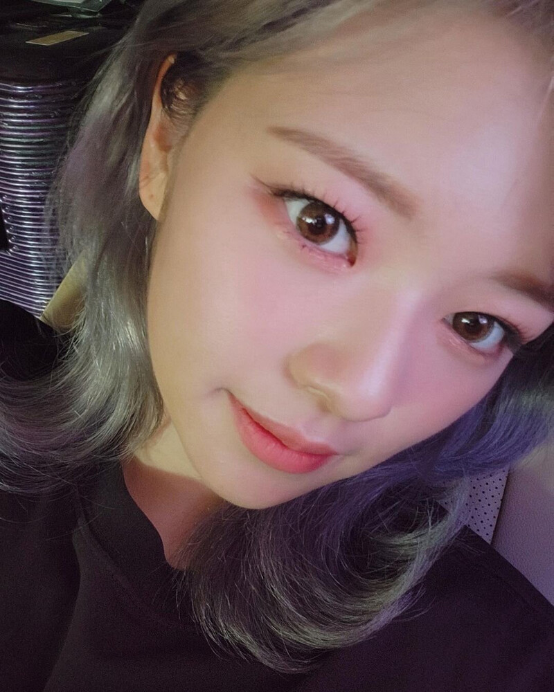 220824 TWICE Jeongyeon Instagram Update documents 5