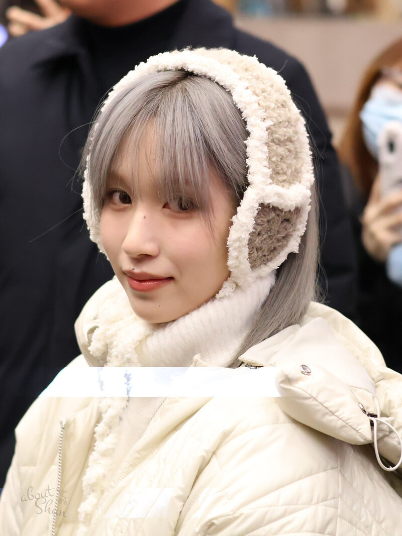 241226 TWICE Mina at Gimpo International Airport documents 2