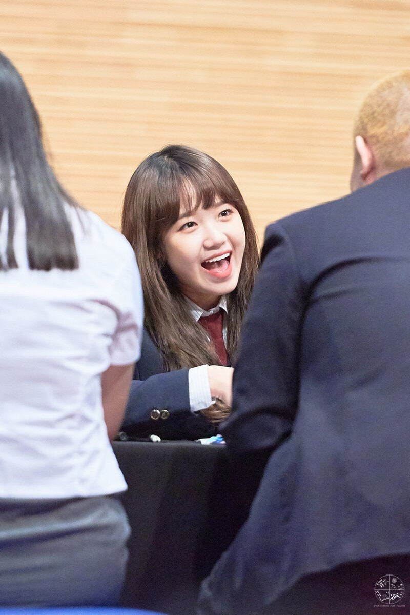 180519 Weki Meki Yoojung at 'Lucky' Gangbyeon Fansign documents 2