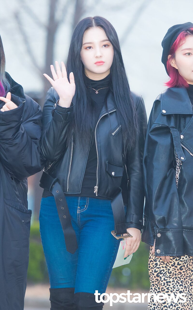 190322 Nancy on the way to Music Bank documents 18