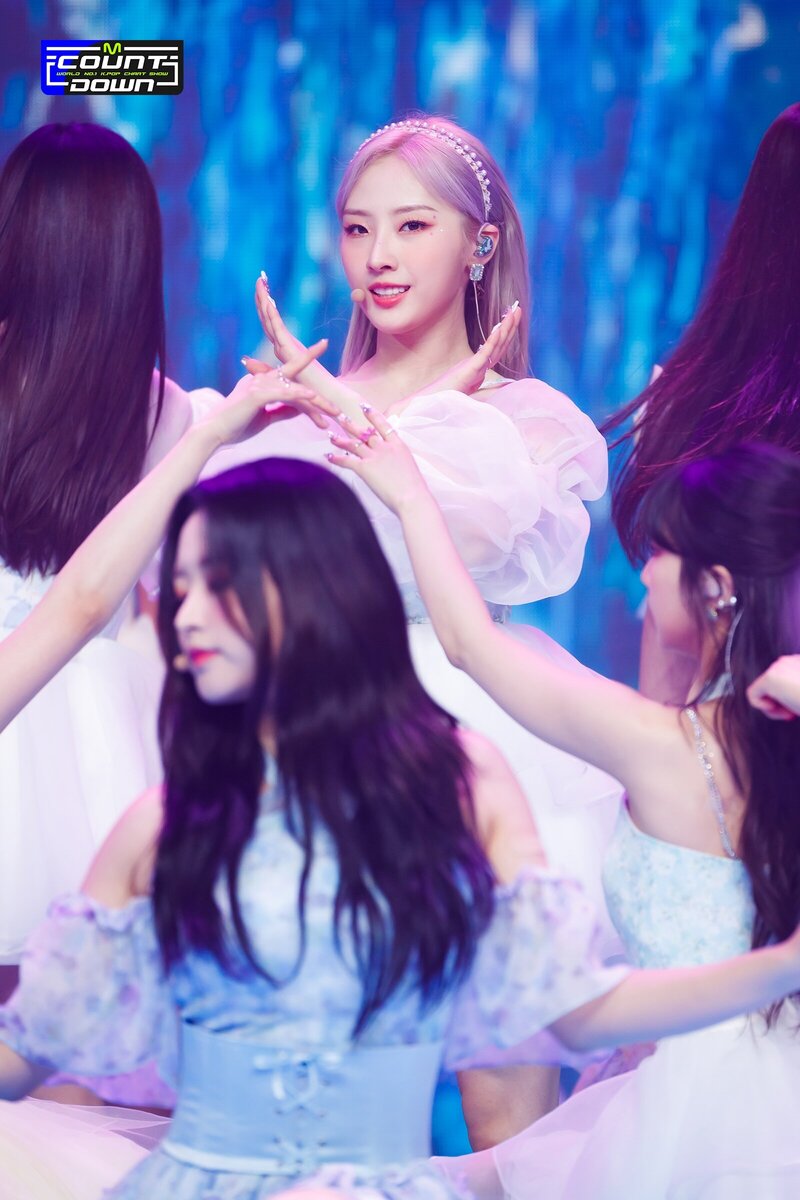 220623 LOONA - 'Flip That' at M Countdown documents 13