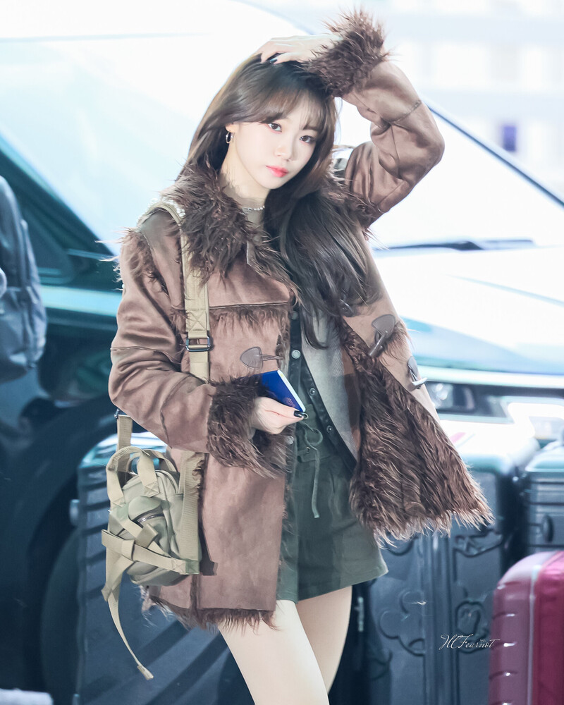 240104 LE SSERAFIM Chaewon - ICN Airport documents 10