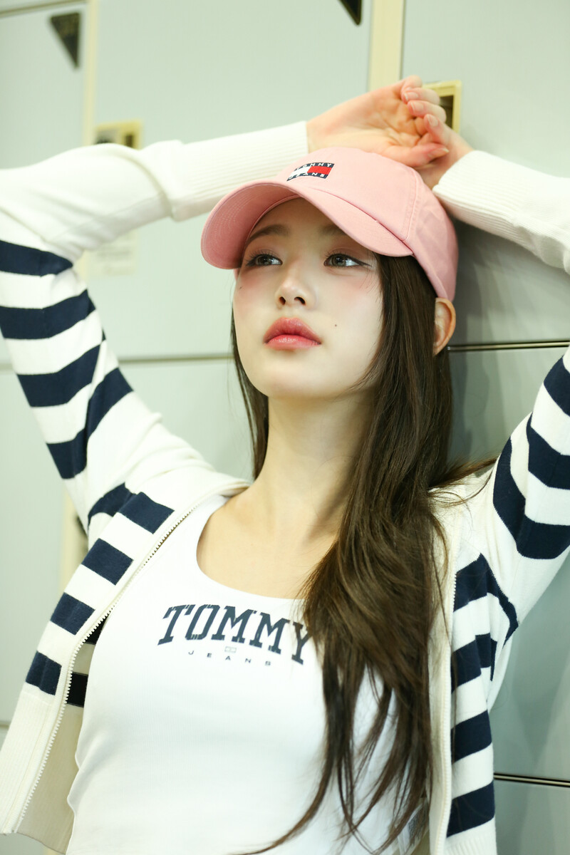 241009 Starship Entertainment Naver Post with IVE Wonyoung - Tommy Jeans Photoshoot Behind documents 12