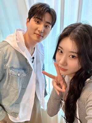 240611 - ITZY Twitter Update with CHAERYEONG n Young K