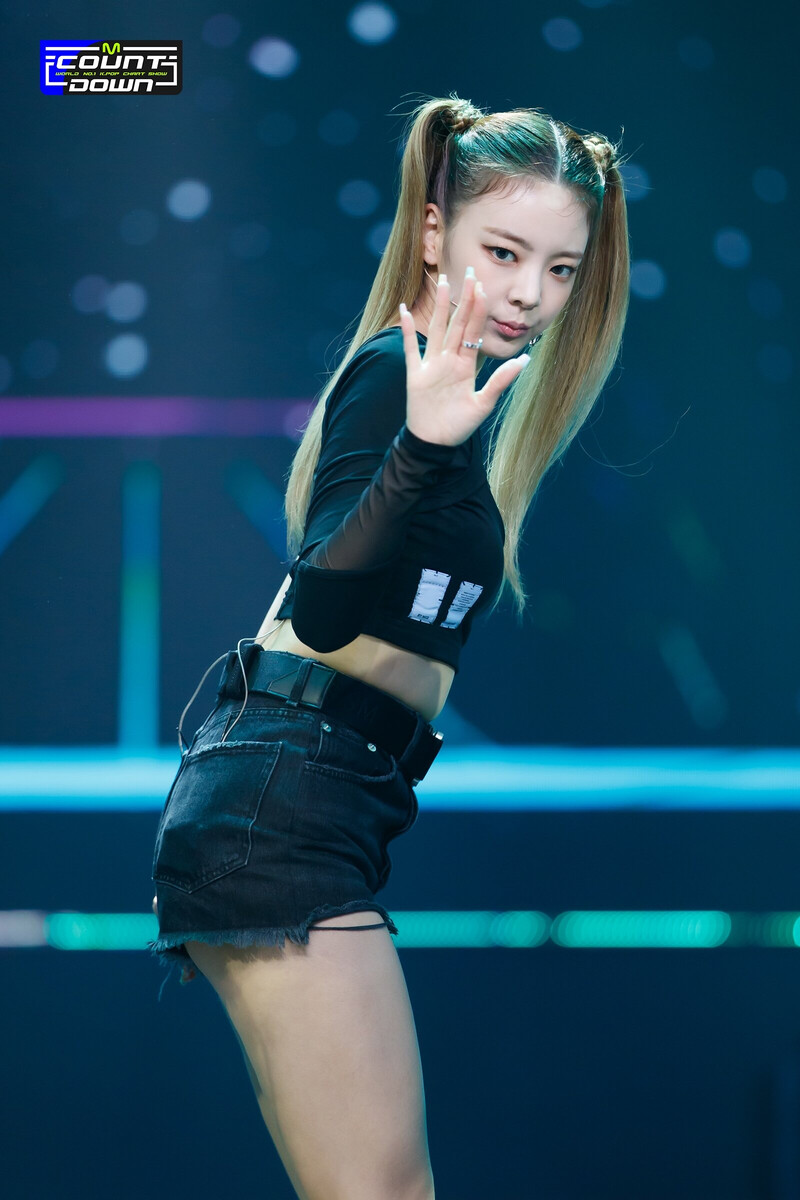 211014 ITZY - 'SWIPE' at M Countdown documents 28