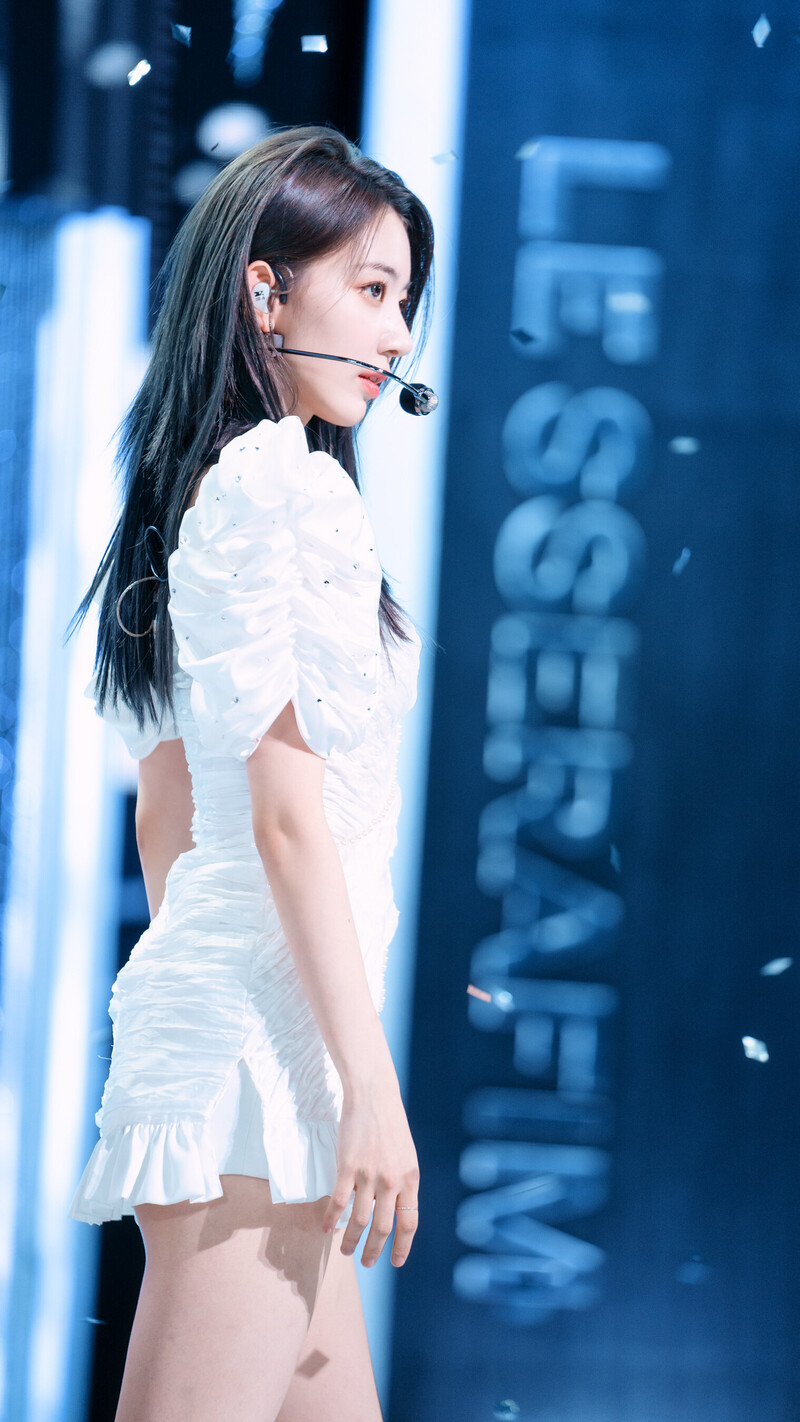 220508 LE SSERAFIM Sakura - 'FEARLESS' at Inkigayo documents 14