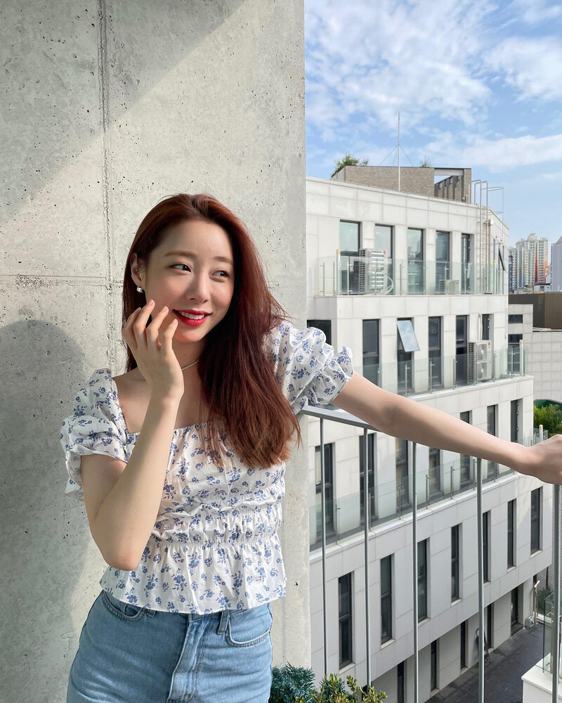 210803 WJSN Yeonjung Instagram Update documents 3