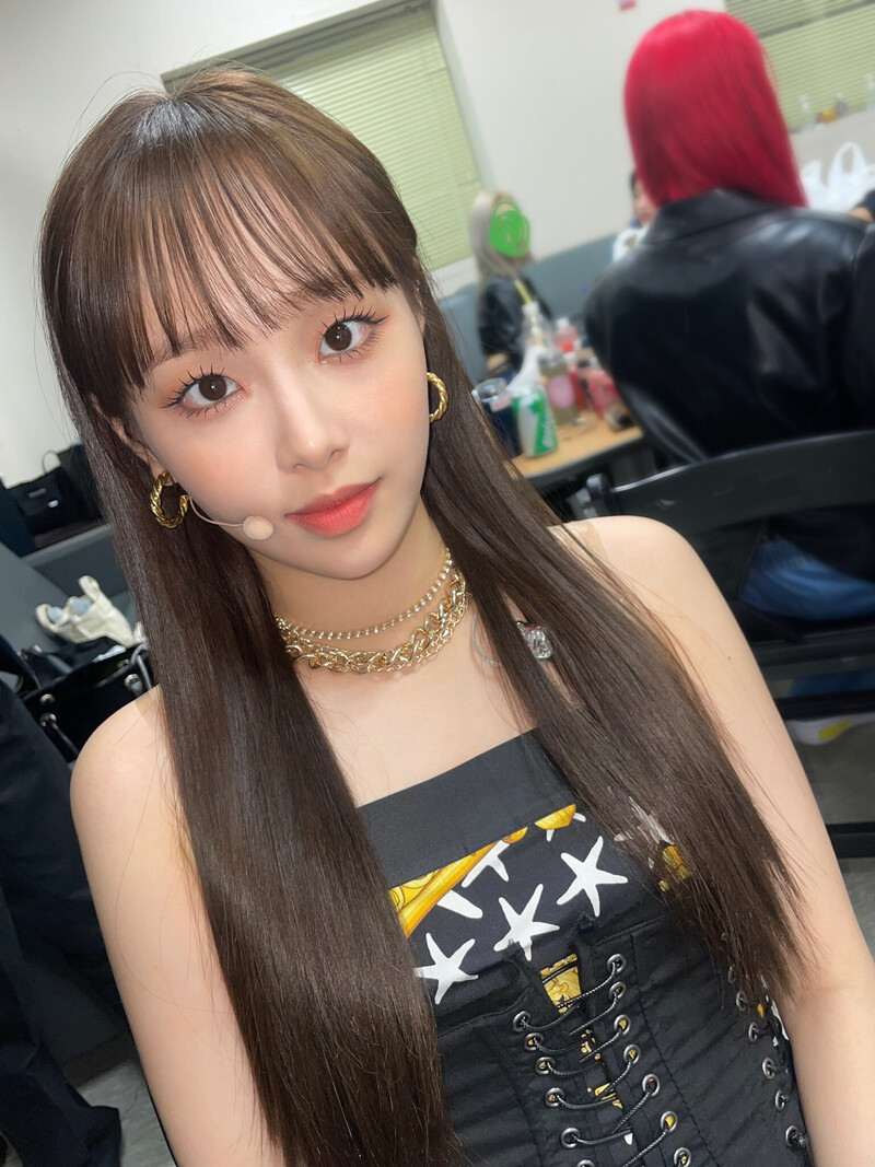 220608 LOONA Twitter Update - Chuu documents 4