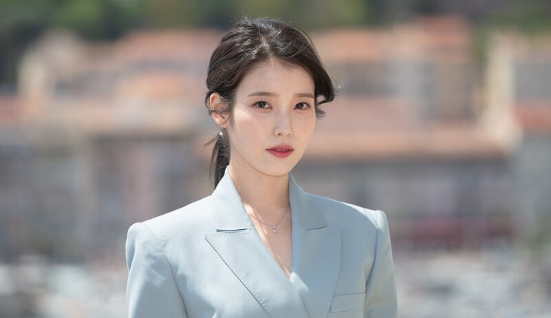 May 27, 2022 IU - 'THE BROKER' 75th CANNES Film Festival Interview Photos documents 8
