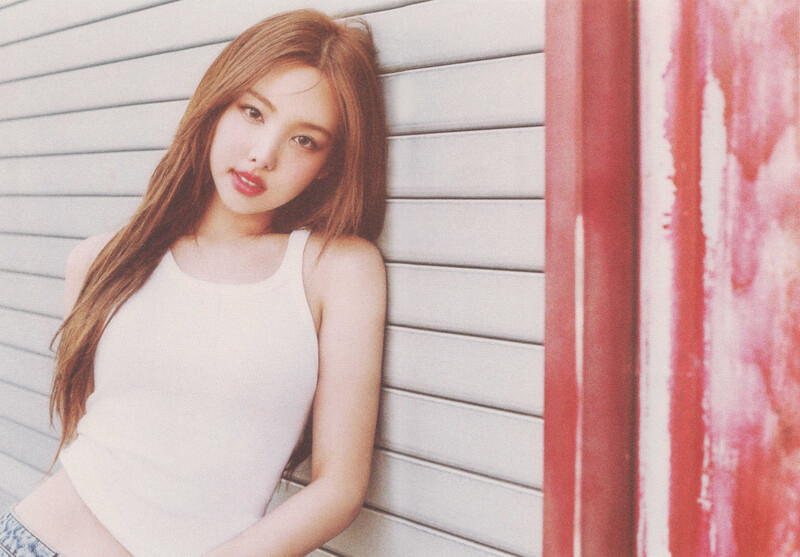 NAYEON 2nd Mini Album 'NA'  SCAN Photobook documents 13