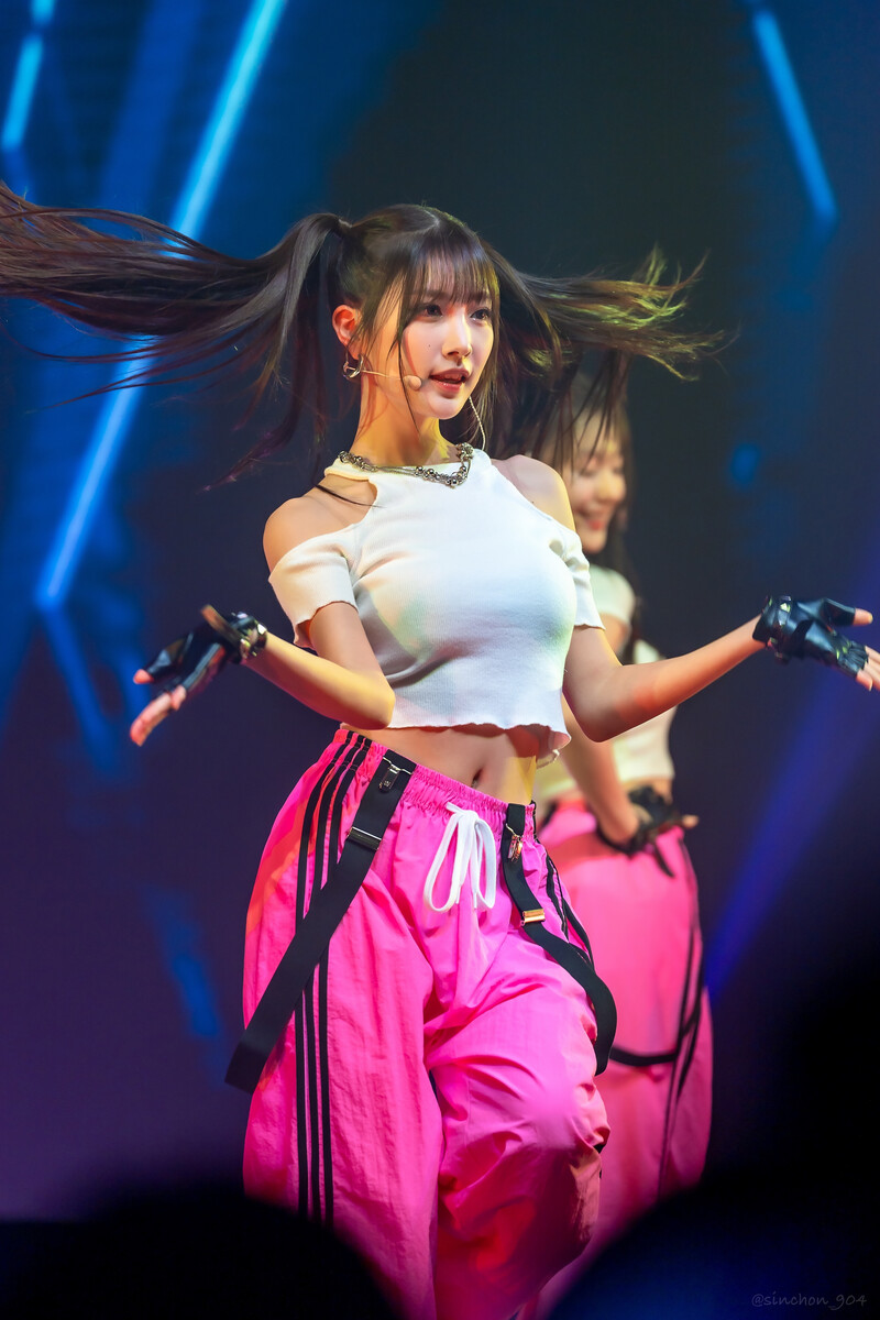 241112 WOOAH Minseo - at "WOOAH Japan 2nd Concert 'WOOAH-LAND AGAIN' in Tokyo, Japan" documents 7