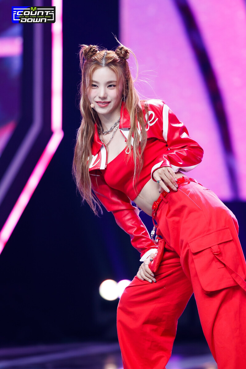 230810 ITZY Yeji - 'CAKE' at M COUNTDOWN documents 1