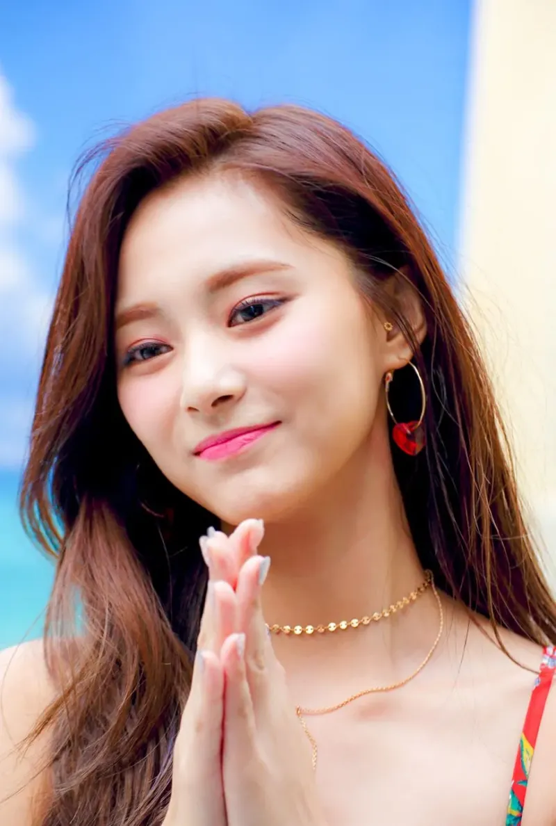 103642597_09.TZUYU-02.jpg