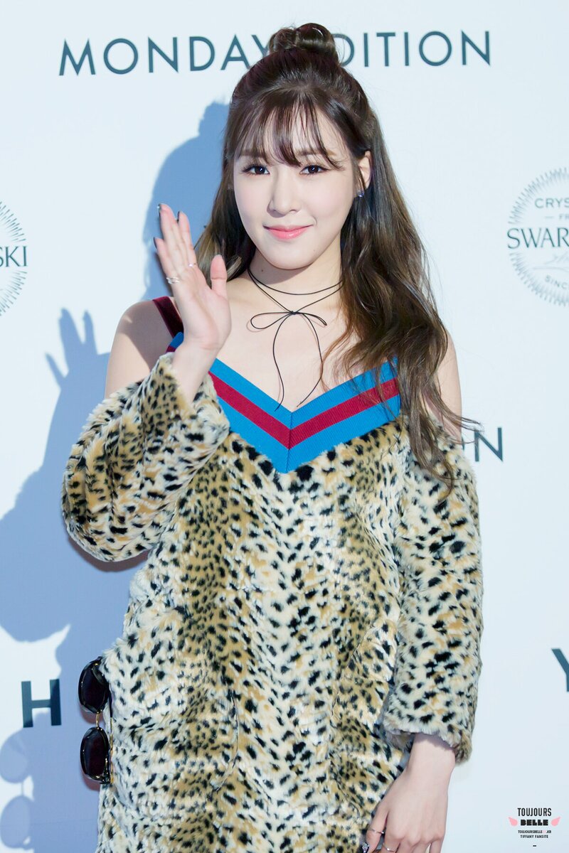 160324 Tiffany and SISTAR Bora at Seoul Fashion Week documents 7