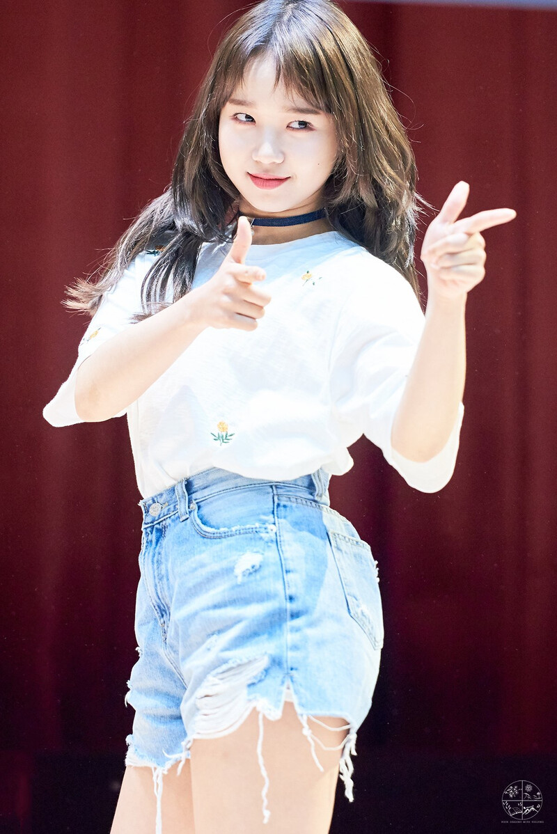 180429 Weki Meki Yoojung at Hongdae 'Lucky' Fansign documents 3