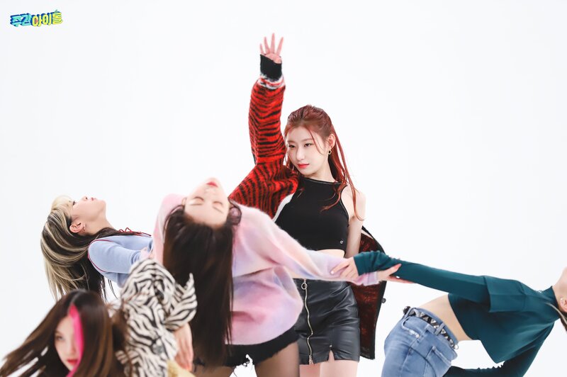 210929 MBC Naver Post - ITZY at Weekly Idol documents 2