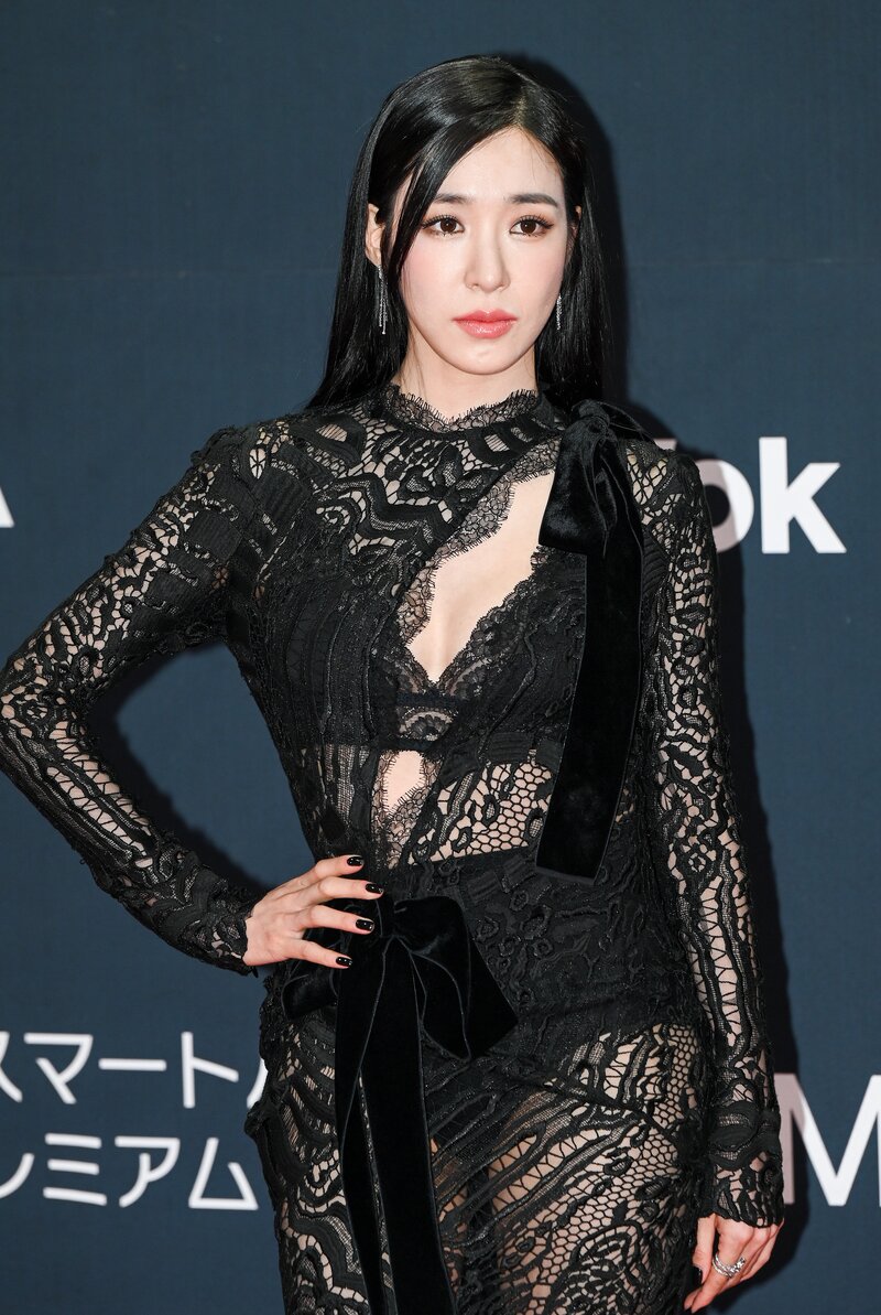211211 Tiffany Young at MAMA 2021 Red Carpet documents 15