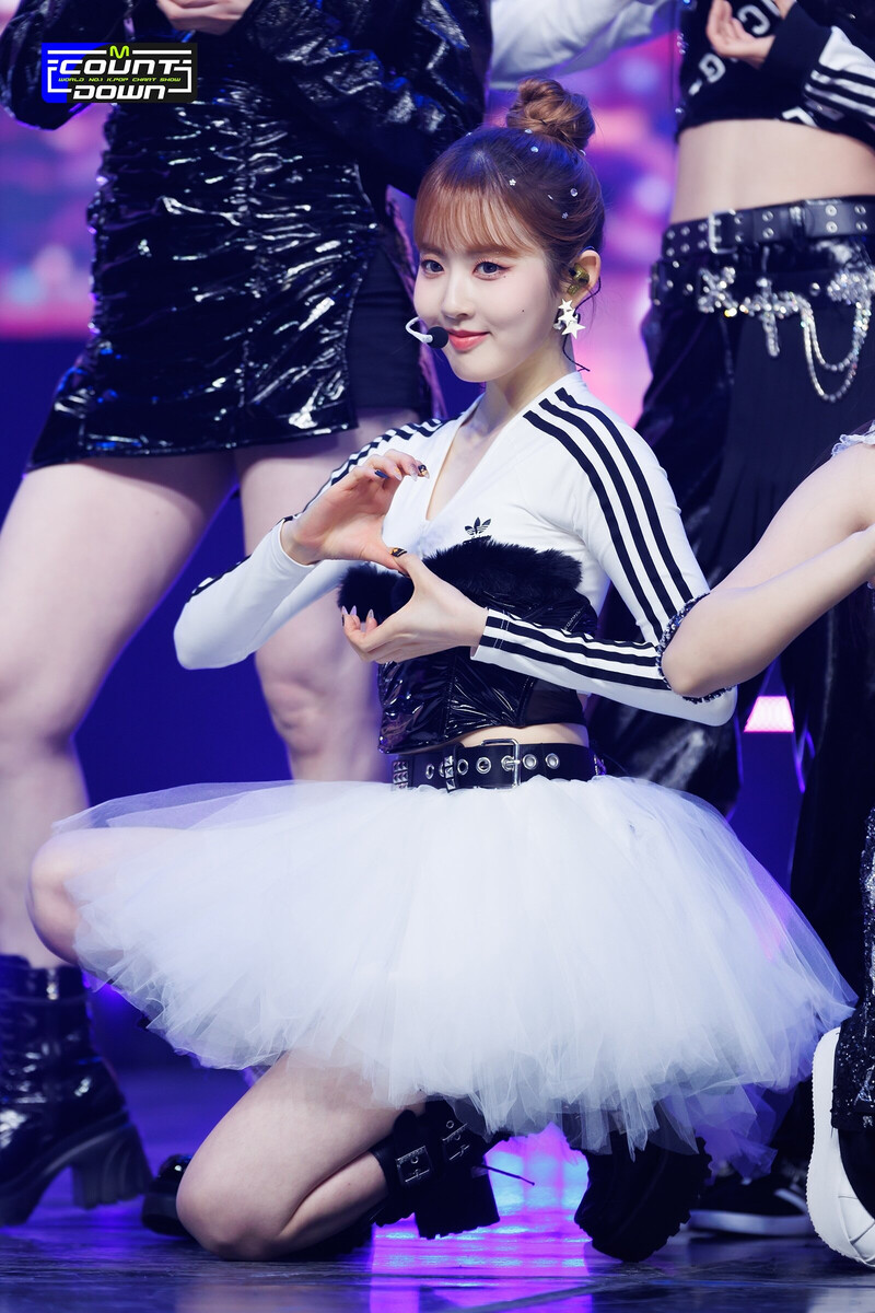 221229 STAYC Sieun 'RUN2U' at M Countdown documents 4