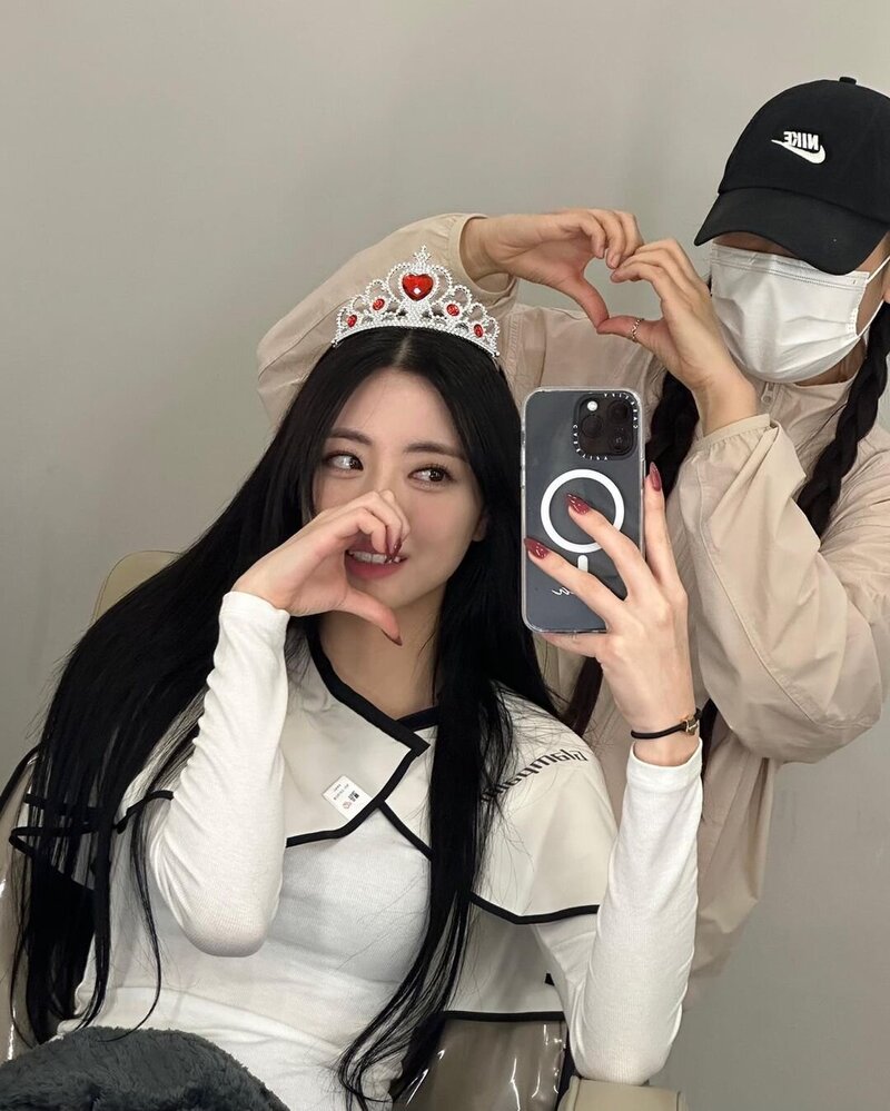 230530 - ITZY Yuna Instagram Update | kpopping