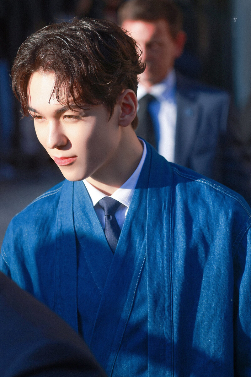 240620 SEVENTEEN Vernon - Paris Fashion Week KENZO documents 1