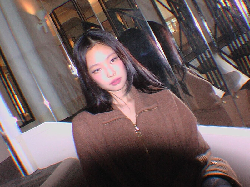 241001 - JENNIE Instagram Update documents 1