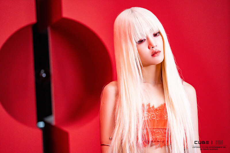 MINNIE 'Blind Eyes Red' MV - Behind Photos documents 2