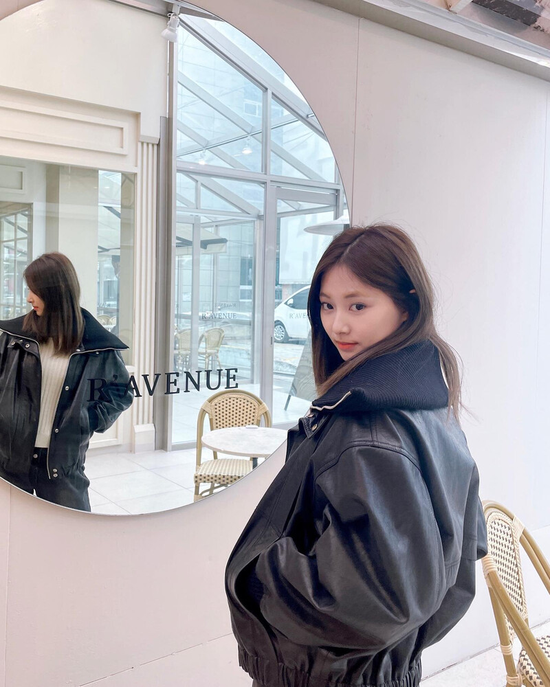 230209 - Tzuyu Instagram Update documents 2