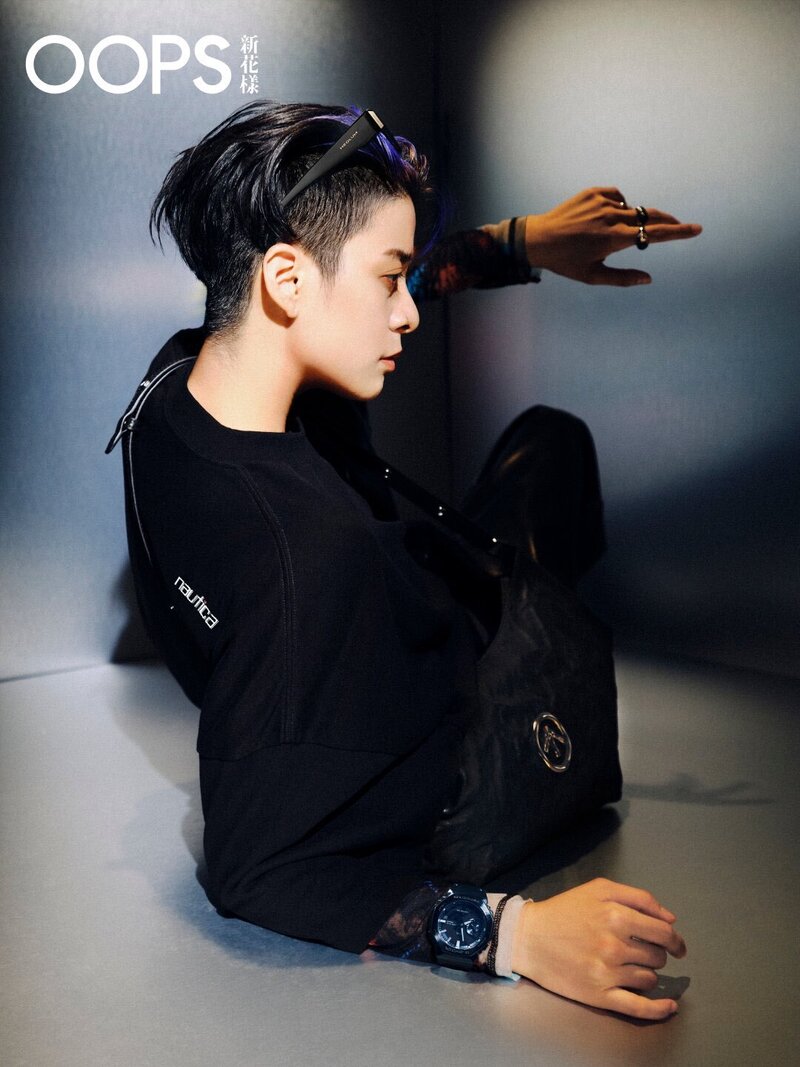 Amber Liu for OOPS 新花样 Magazine - August 2023 Issue documents 12