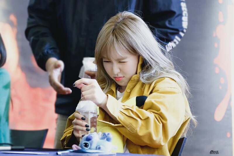 171123 Red Velvet Wendy at FanSign event documents 2
