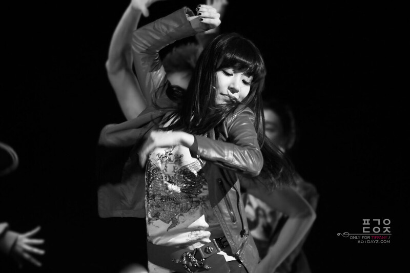 111221 Girls' Generation Tiffany at FAME! Musical First Show documents 6