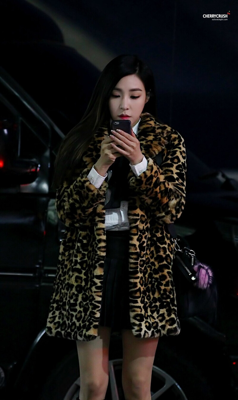 151206 SNSD Tiffany at Incheon Airport documents 1