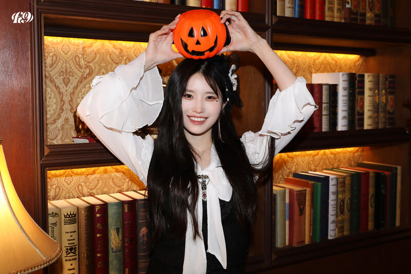 211106 fromis_9 Facebook Update - 2021 Halloween documents 15