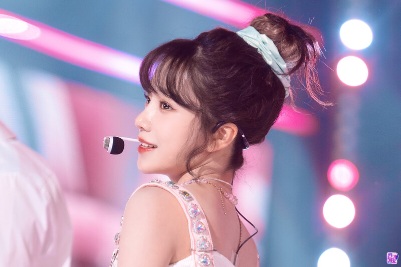 221113 Jo Yuri - 'Loveable' at Inkigayo documents 1